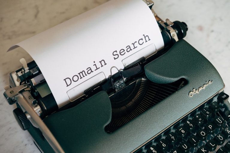 Expert Advice on Choosing the Right Domain Name